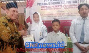 Legislator Gerindra Kembali Serahkan Bantuan PIP untuk Pelajar di Sidoarjo Barat