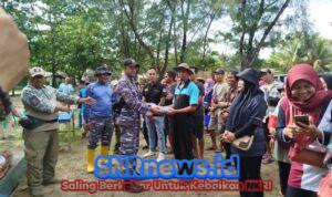 Bersih Pantai Pangumbahan, Lanal Bandung Dorong Kesadaran Masyarakat Jaga Laut