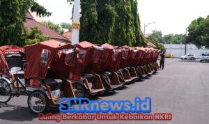 Prabowo Subianto Bantu Lansia Tuban dengan Becak Listrik