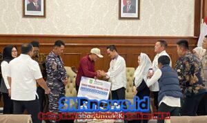 Danlanal Sabang Sambut Kedatangan Walikota Batam dan Dankodaeral IV Dalam Rangka Penyerahan Bantuan Sosial Ke Provinsi Aceh