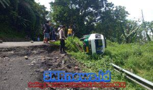 Angkot Terbalik Tanpa Penumpang, Kecelakaan Tunggal di Tanjakan Baeud