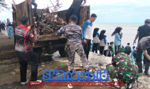 Posal Manna Bersinergi Dengan Pemda dan Warga, Bersihkan Pantai Pasar Bawah Menuju Asri
