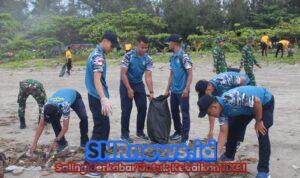 Lanal Bengkulu Berpartisipasi Dalam Karya Bakti Pembersihan Pantai Panjang Kota Bengkulu