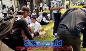 Supplier MBG Turun ke Jalan, Bagikan Buah dan Ikut Bersih-Bersih Pasca Demo